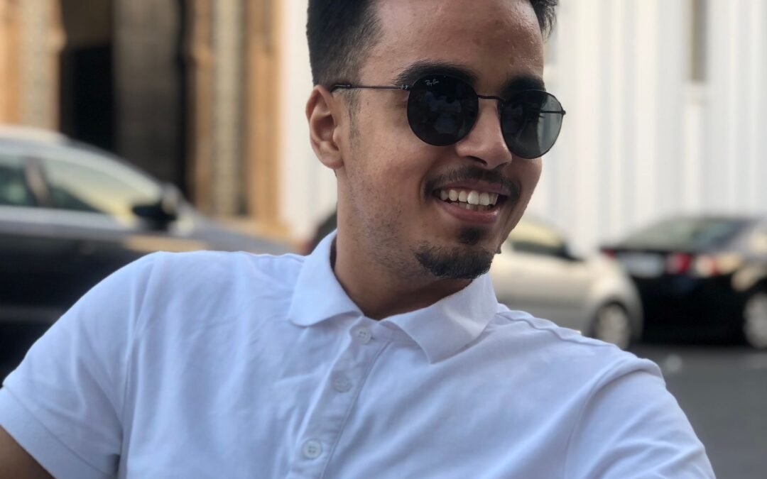 Client satisfait souriant