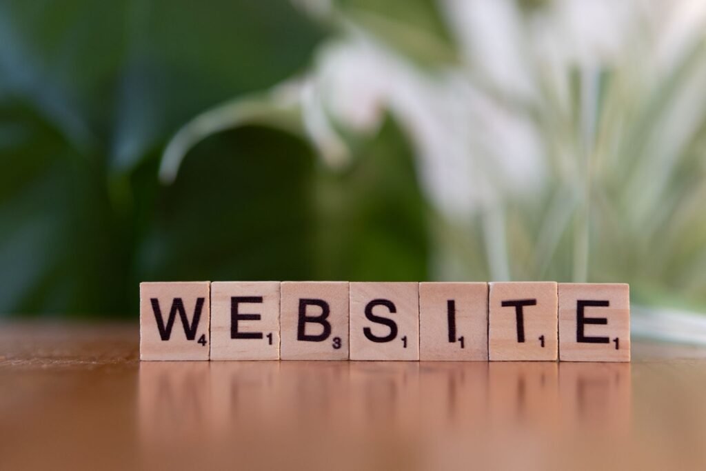 Refonte de site internet : lettres formant le mot website
